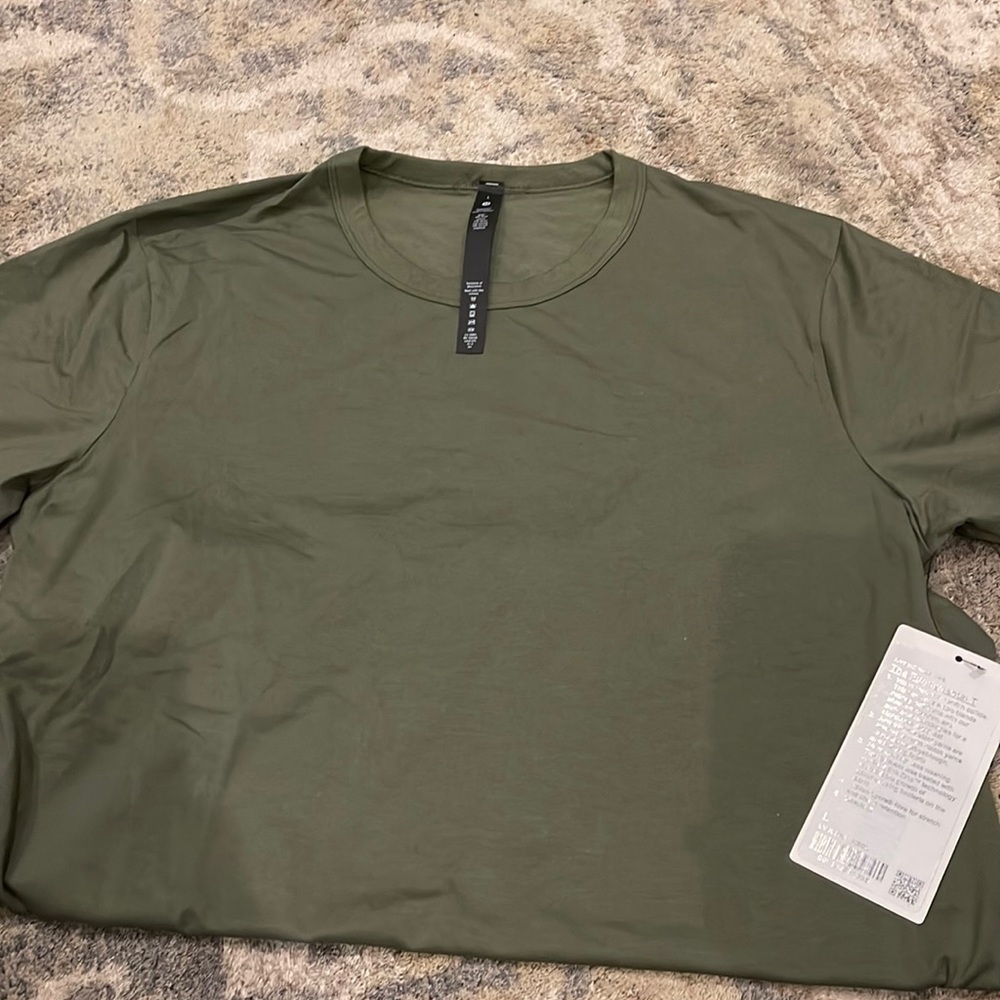 Mens lululemon t-shirt. New with tags.